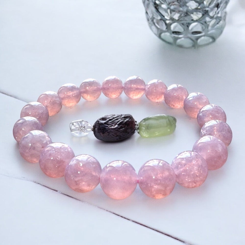 天然 7A 櫻花雨粉亮閃鋰雲母手環｜柔頻療癒、釋放壓力、啟動心輪能量