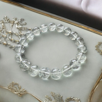 天然綠阿賽水晶：高頻覺醒之石、心輪療癒與事業豐盛，不需消磁的純淨光能