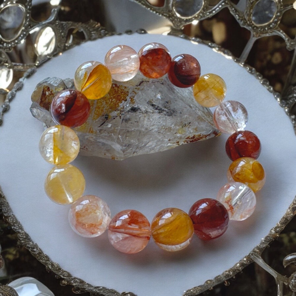 天然7A透體紅黃膠花水晶手環~招貴人增人緣，招正財